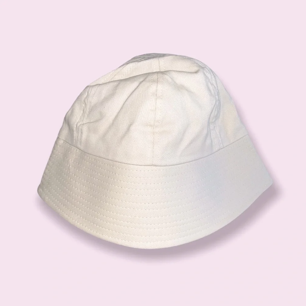 Cream / Beige Bucket Hat